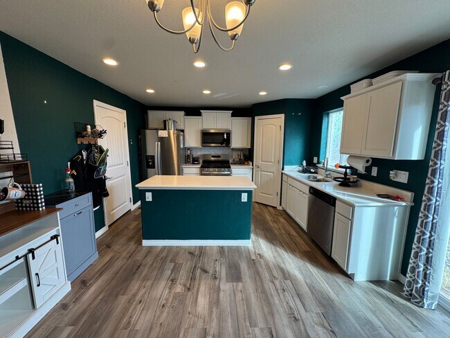 Building Photo - Beautiful 3 Bedroom, 2.5 Bathroom Rental Home