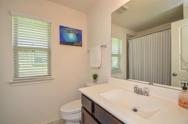 Building Photo - 3615 Sumner Lodge Dr