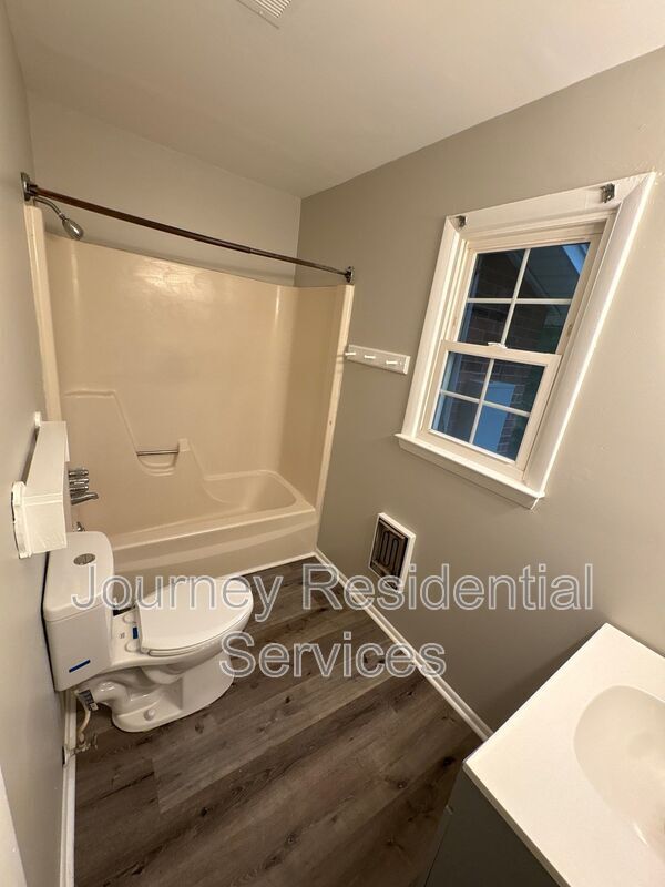 Building Photo - 1602 Ballymena Dr