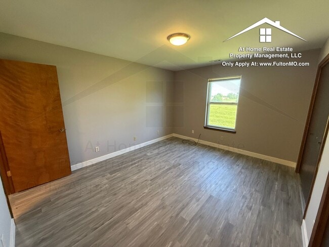 Building Photo - 2703 Mayflower Dr
