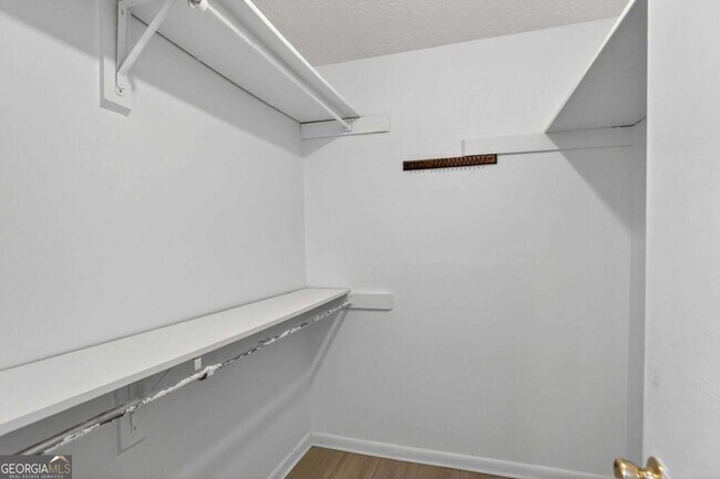 Building Photo - 8740 Roswell Rd