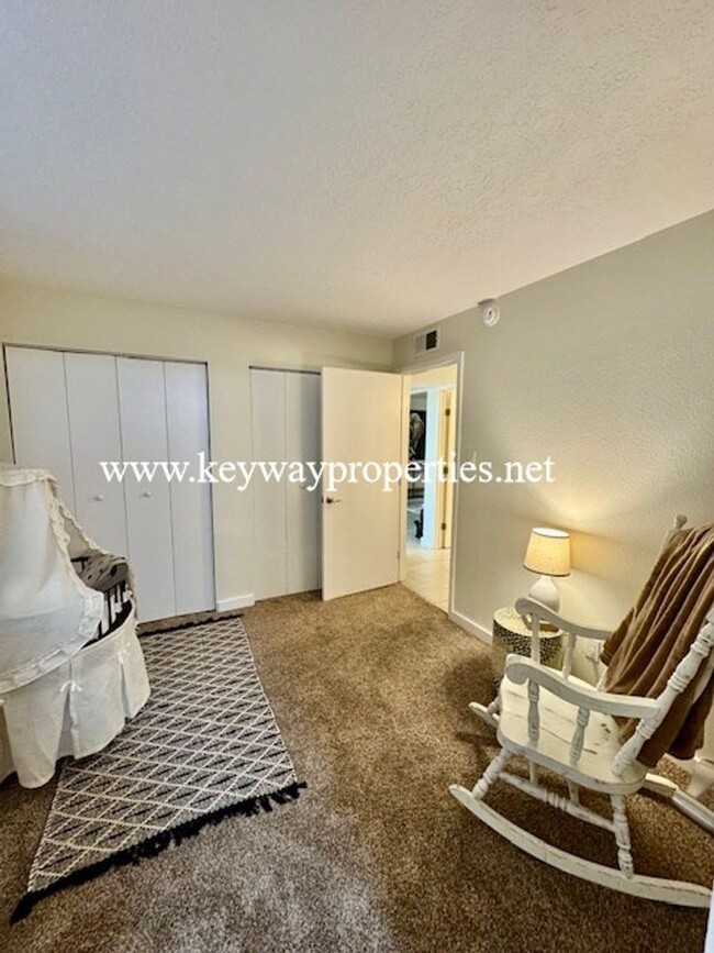 Building Photo - FootHills 3bed 2 bath Condo for rent **MOV...