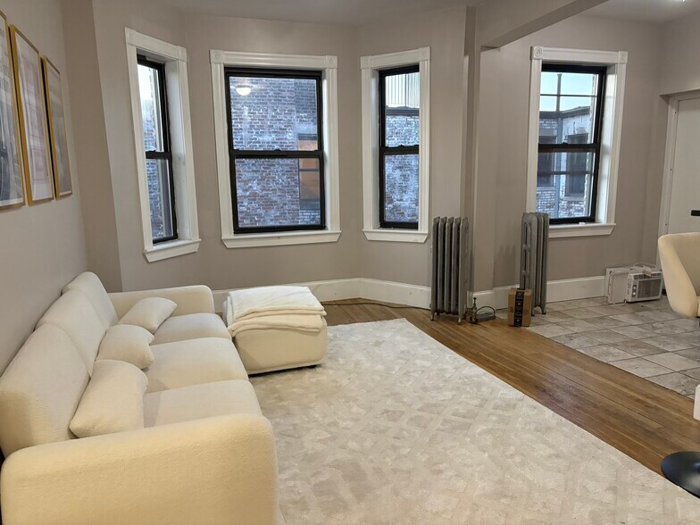 Building Photo - 1050 Commonwealth Ave