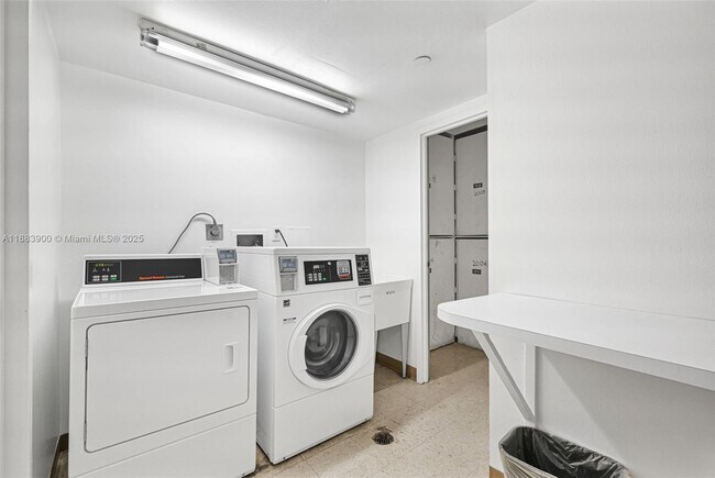 Building Photo - 20335 W Country Club Dr