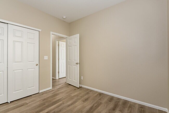 Building Photo - 6802 W Remington Pl