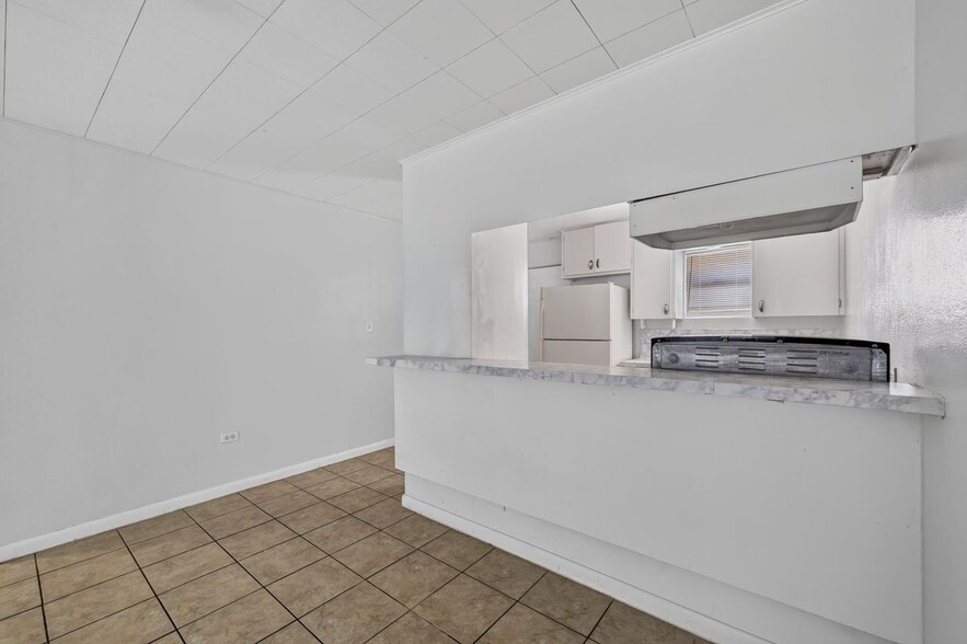 Building Photo - 1120 Valley View Dr