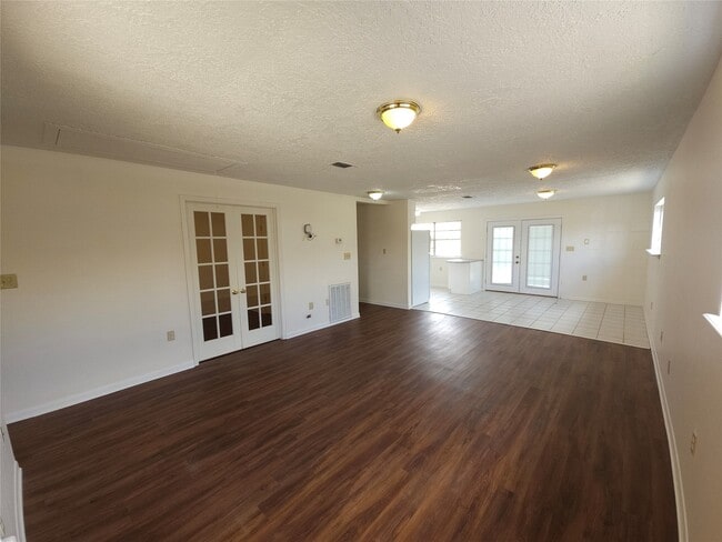 Building Photo - 418 Texas St