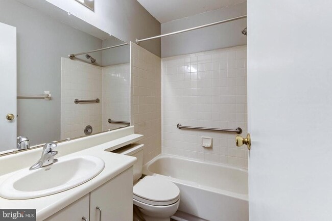 Building Photo - 441 Paddock Ct