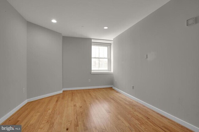 Building Photo - 111 S 15th St