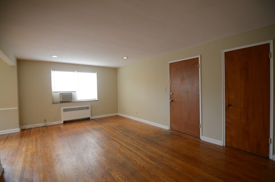 Building Photo - 6609 Bantry Ave