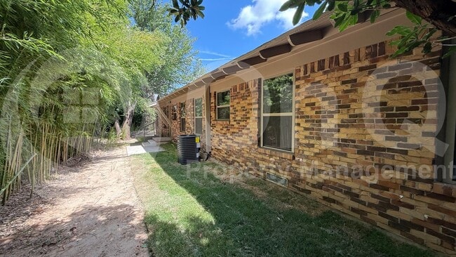Building Photo - 9351 Angora St
