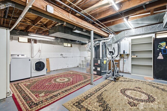 Building Photo - 264 E George Pl