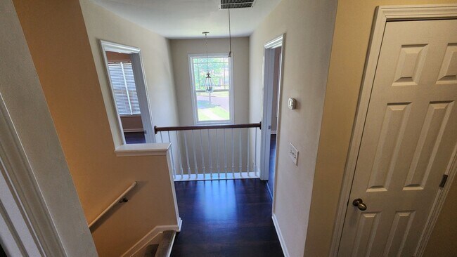 Building Photo - Walking distance to Downtown Sugar Hill!