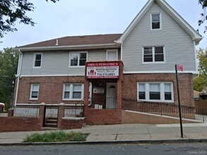 Building Photo - 601 E 226th St