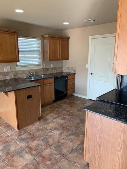 Building Photo - 4057 W Spring House Dr
