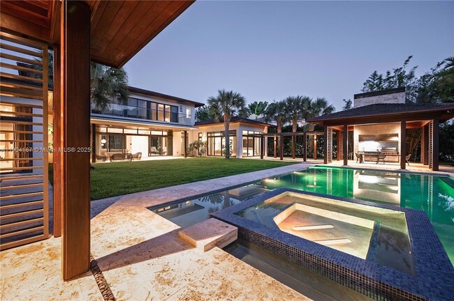 Building Photo - 9000 SW 63rd Ct