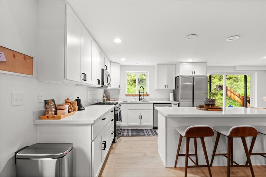 Building Photo - 162 Paradise Dr