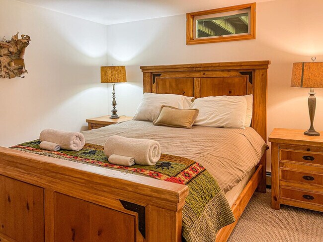 Building Photo - 525 Townsand Hollow Rd