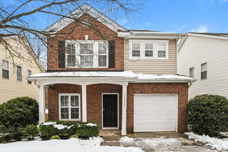 Building Photo - 10243 Hugue Way