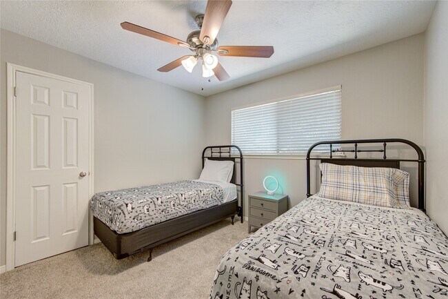 Building Photo - 17206 Seven Pines Dr