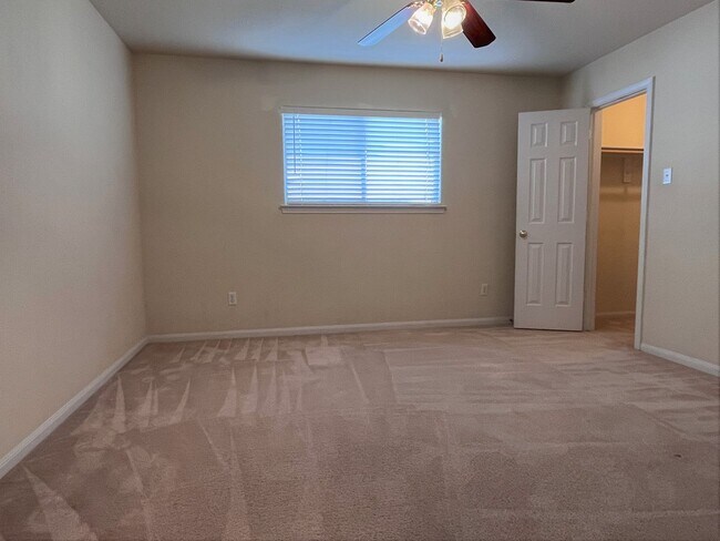 Building Photo - Available NOW!!!! Beautiful 1 story, 4 bedroom, 2 bath, 2 car garage home with a privacy fenced y...