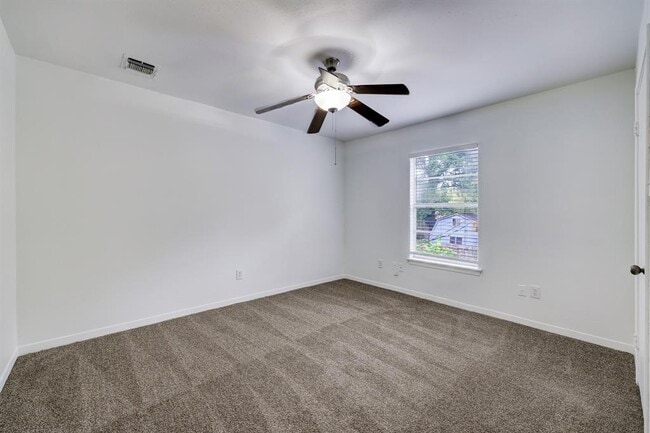 Building Photo - 5906 Golden Forest Dr