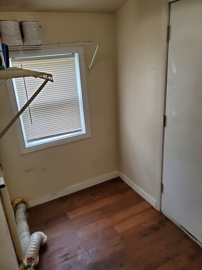 Laundry Room - 404 W 12th St