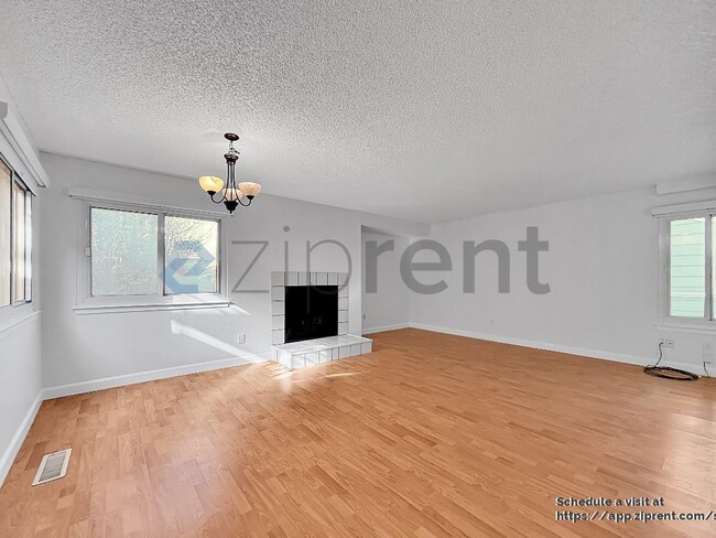 Building Photo - 320 Barbara Ln