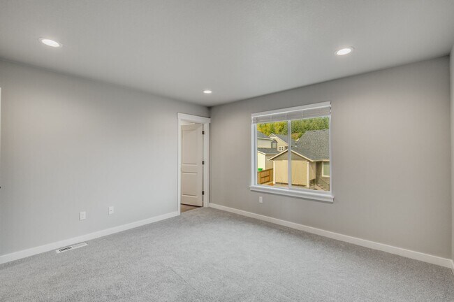 Building Photo - Brand New & Beautiful 2025 Holt Home !  Wa...