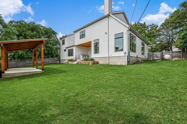 Building Photo - 1105 Lipan Trail