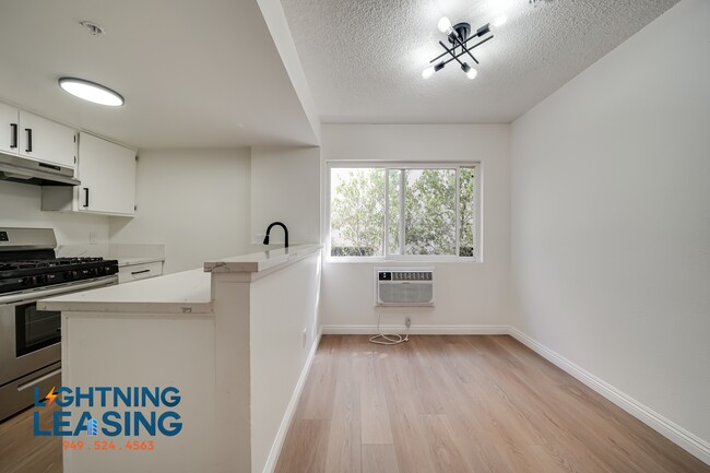 Building Photo - 13910 Sayre St