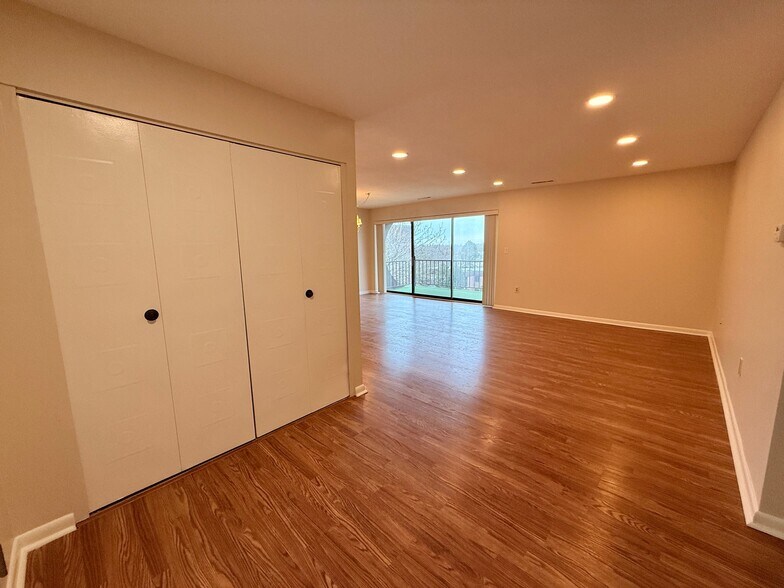 Building Photo - 1006 Paradise Rd