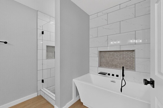 Building Photo - Spacious Renovation Ready To Be Called Home!!!