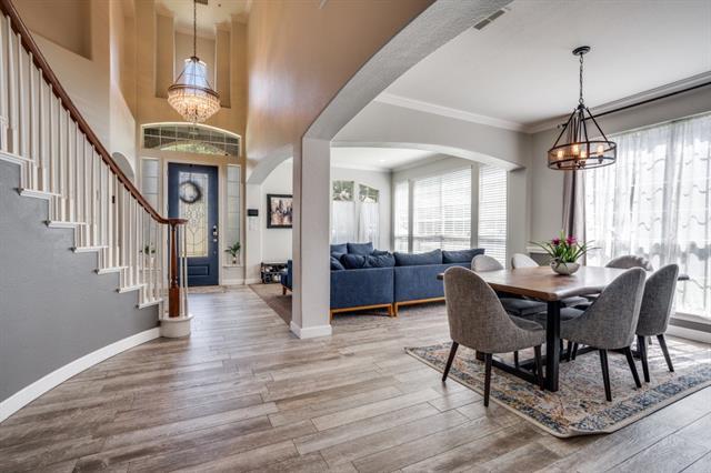 Building Photo - 611 Creekwood Ln