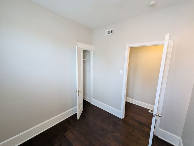 Building Photo - 5938 Cates Ave