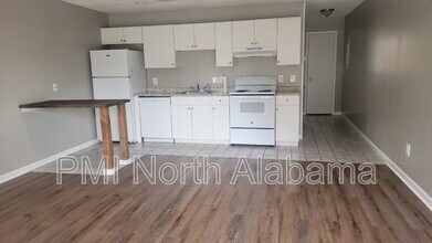 Building Photo - 4423 Bonnell Dr