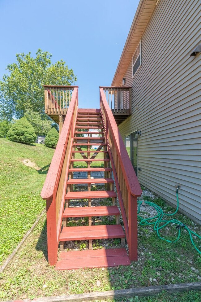 Building Photo - 2072 Sheaffer Rd