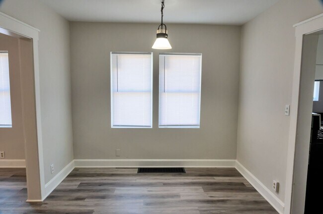 Building Photo - Remodeled 3 Bedroom 1 Bath home Ready for ...
