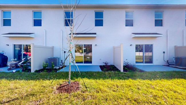 Building Photo - Brand New Townhome Available, near downtow...