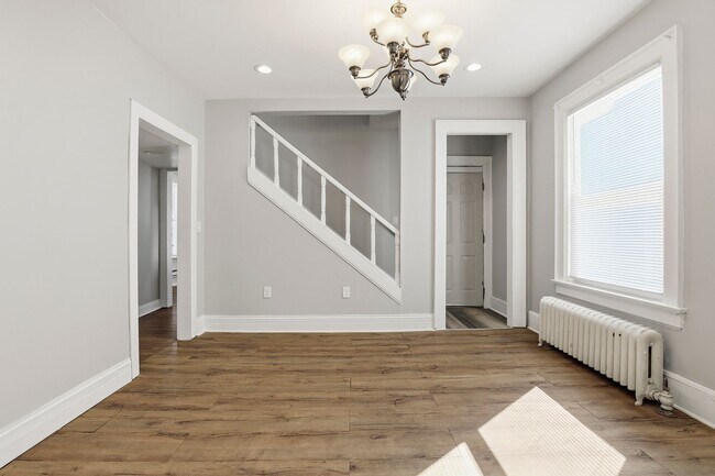 Building Photo - 5 Bedroom House in Manitowoc