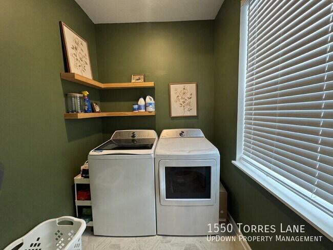 Building Photo - 1550 Torres Ln