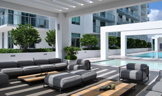 Building Photo - 3886 Biscayne Blvd