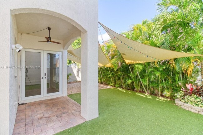 Building Photo - 3769 SW 51st St