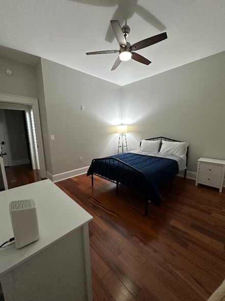 Building Photo - 300 S Gay St