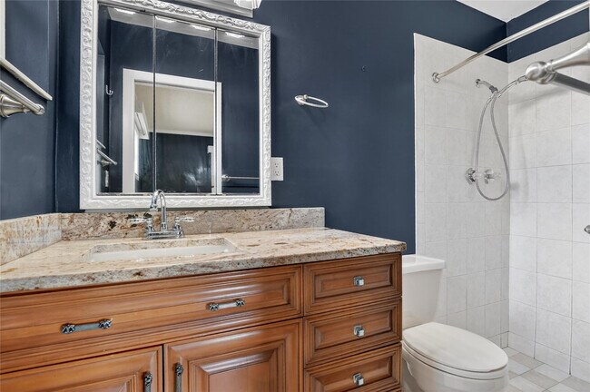 Building Photo - 111 SE 14th Pl