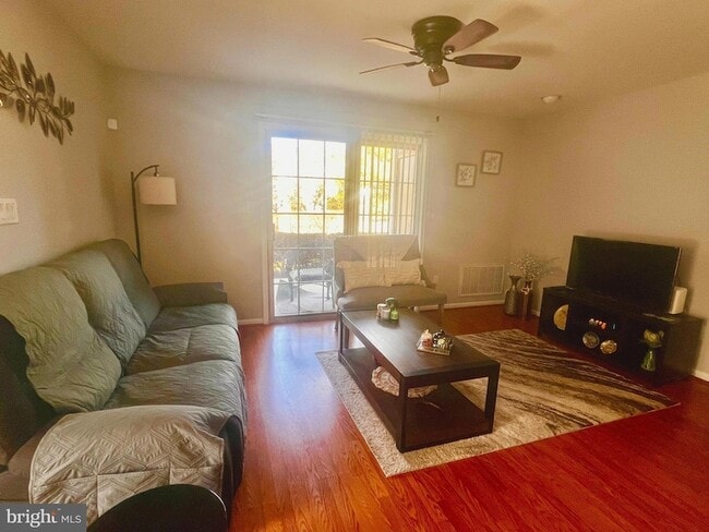 Building Photo - 4003A Saxony Dr