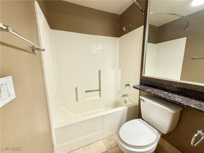 Building Photo - 220 E Flamingo Rd