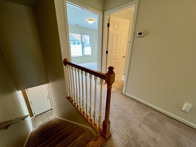 Building Photo - 3-Bed, 3-Full Bath, End Unit, 1-Car Garage!