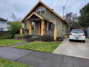 Building Photo - 329 SE 79th Ave