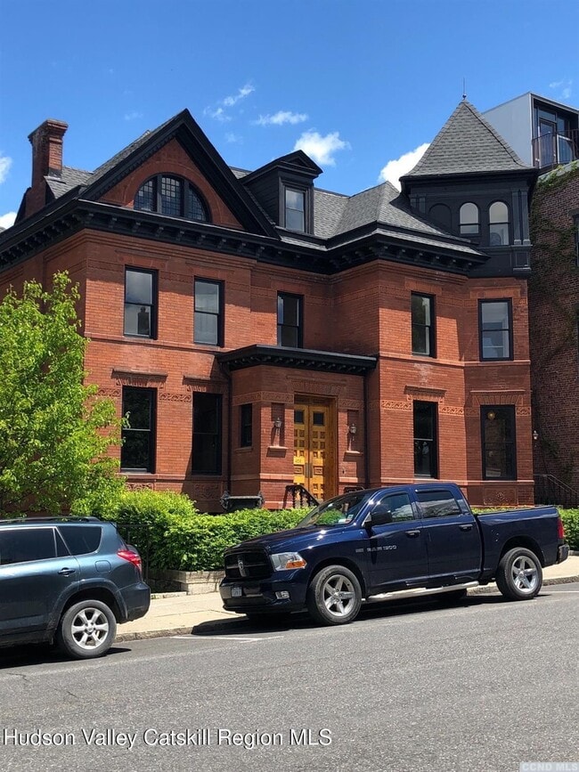 Building Photo - 420 Warren St